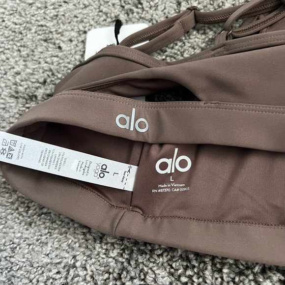 NWT Alo Yoga Airlift Intrigue Bra in Hot Cocoa - Picture 7 of 9